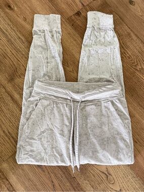 Lululemon Ready to Crush Jogger Chrome Size 6